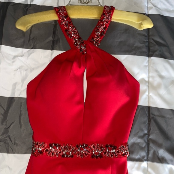 Size 4 Red Prom dress - Picture 3 of 3